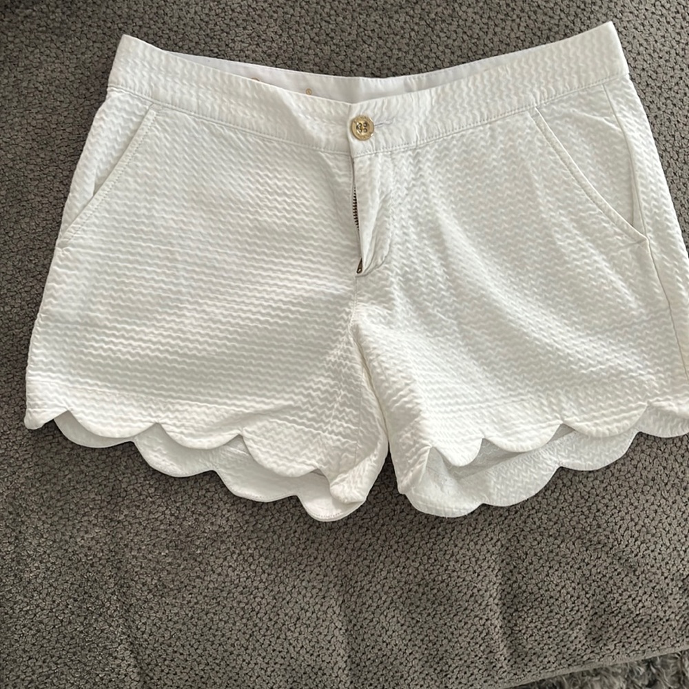 Lilly Pulitzer White Buttercup Shorts- Size 2